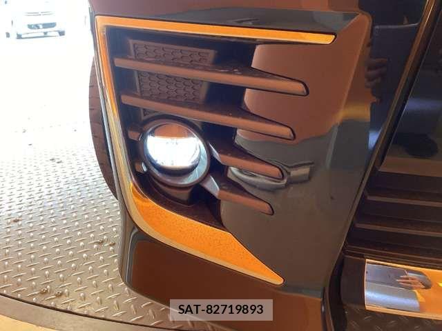 Toyota VOXY 2017-02 6915150-16