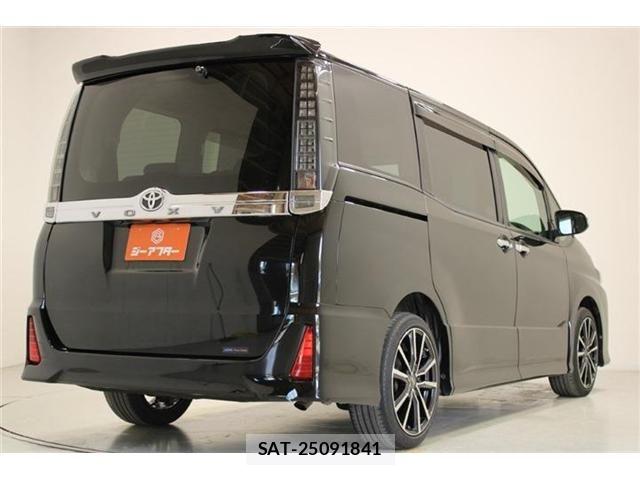 Toyota VOXY 2016-09 6915179-10