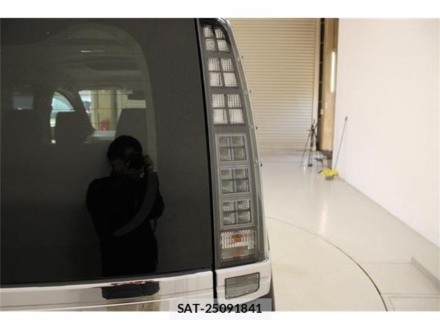 Toyota VOXY 2016-09 6915179-16