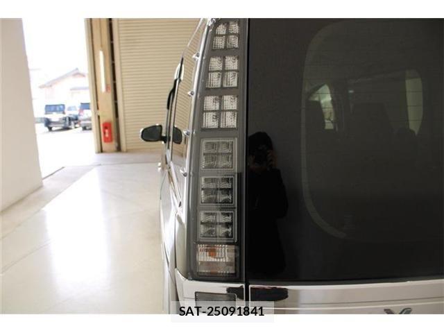 Toyota VOXY 2016-09 6915179-17