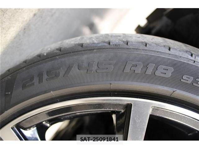 Toyota VOXY 2016-09 6915179-25