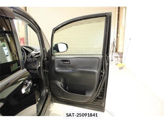 Toyota VOXY 2016-09 6915179-27