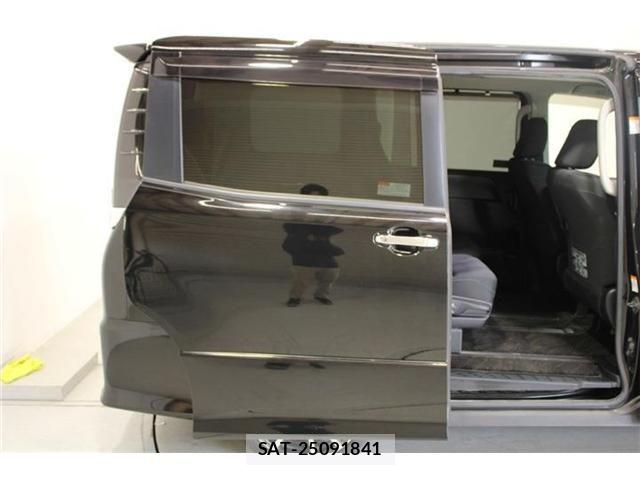 Toyota VOXY 2016-09 6915179-29