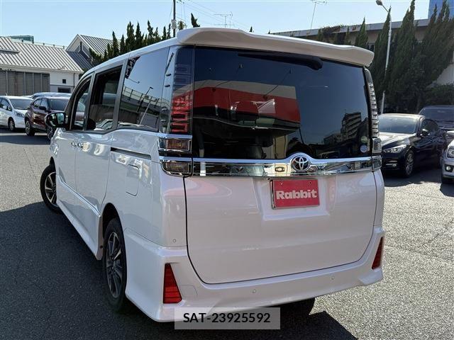 Toyota VOXY 2019-02 6915124-9