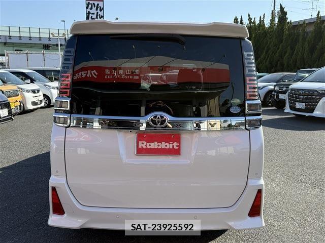 Toyota VOXY 2019-02 6915124-10