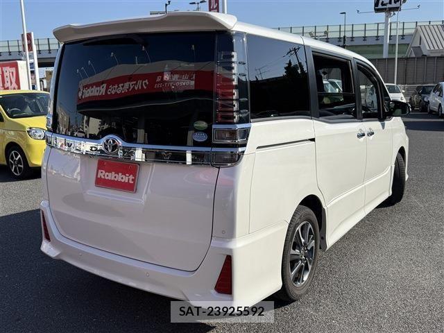 Toyota VOXY 2019-02 6915124-11