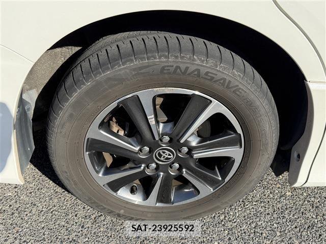 Toyota VOXY 2019-02 6915124-12