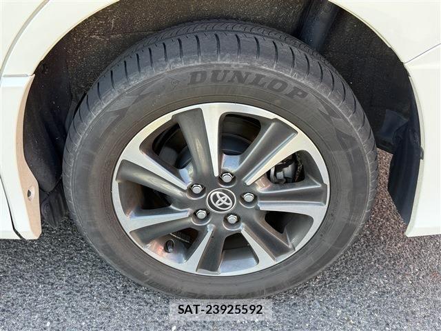 Toyota VOXY 2019-02 6915124-13
