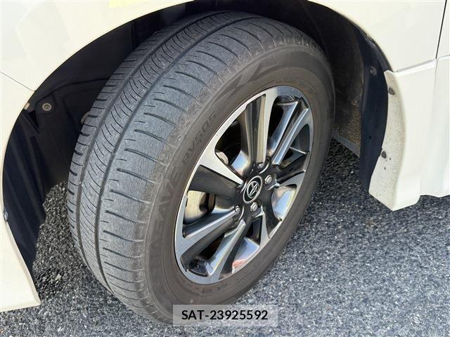 Toyota VOXY 2019-02 6915124-14