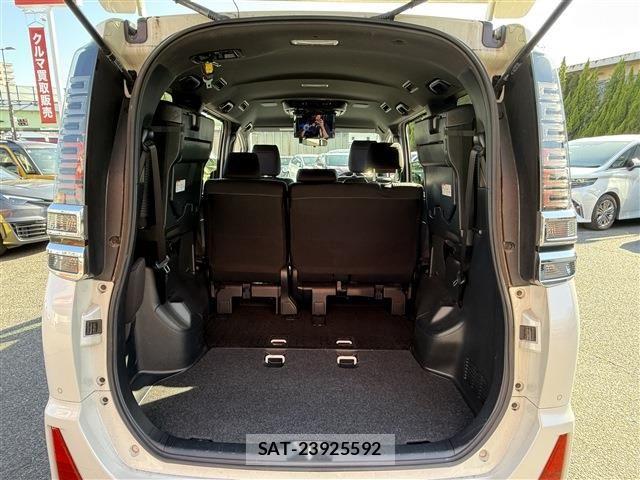 Toyota VOXY 2019-02 6915124-15