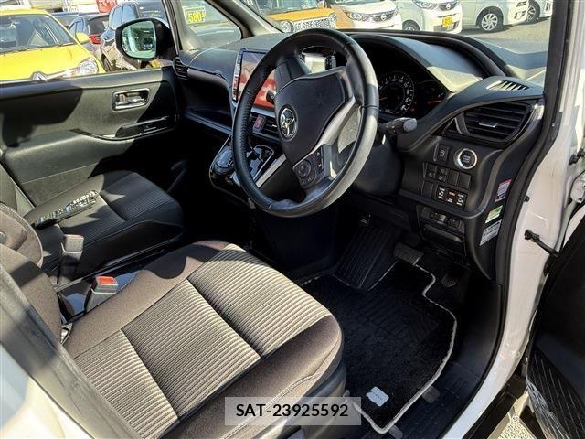 Toyota VOXY 2019-02 6915124-22