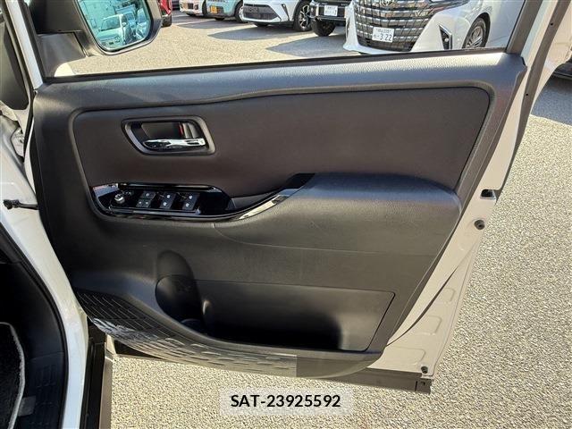 Toyota VOXY 2019-02 6915124-23