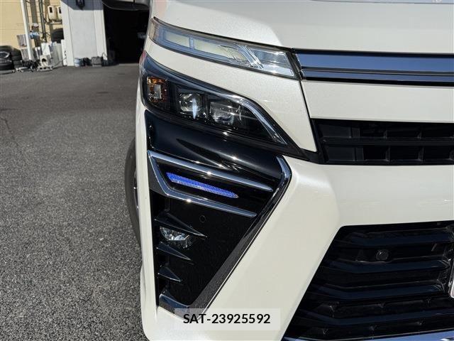 Toyota VOXY 2019-02 6915124-3