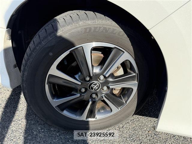 Toyota VOXY 2019-02 6915124-4