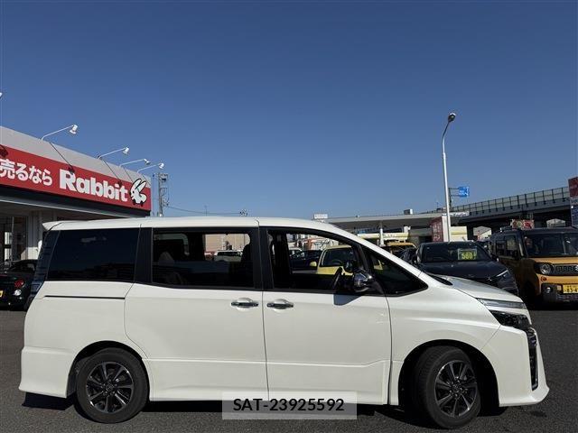 Toyota VOXY 2019-02 6915124-5