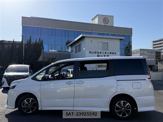 Toyota VOXY 2019-02 6915124-8
