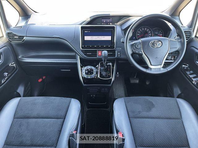 Toyota VOXY 2021-05 6915117-1