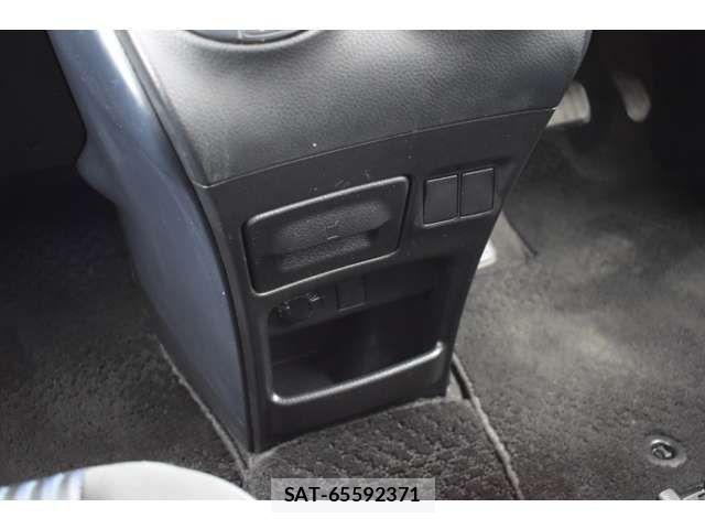Toyota VOXY 2015-11 6915178-10
