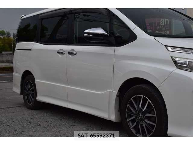 Toyota VOXY 2015-11 6915178-12