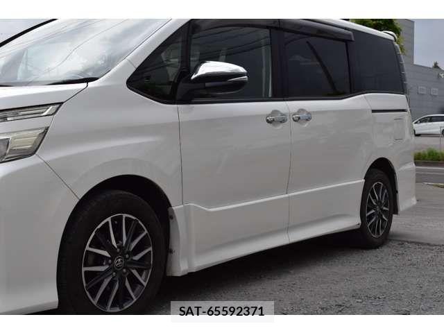 Toyota VOXY 2015-11 6915178-13