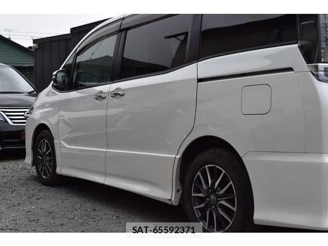 Toyota VOXY 2015-11 6915178-14