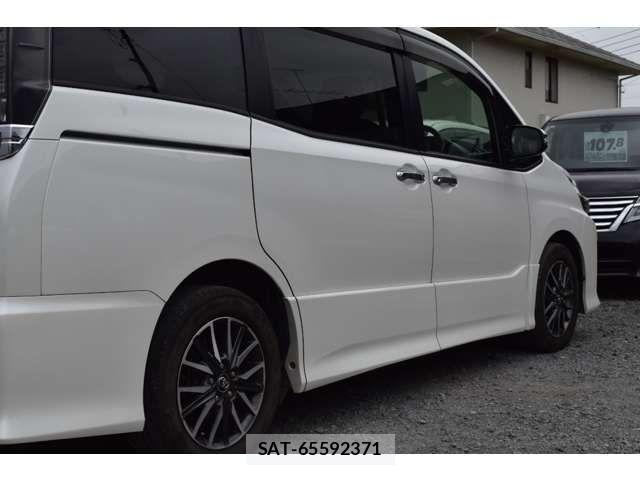 Toyota VOXY 2015-11 6915178-15