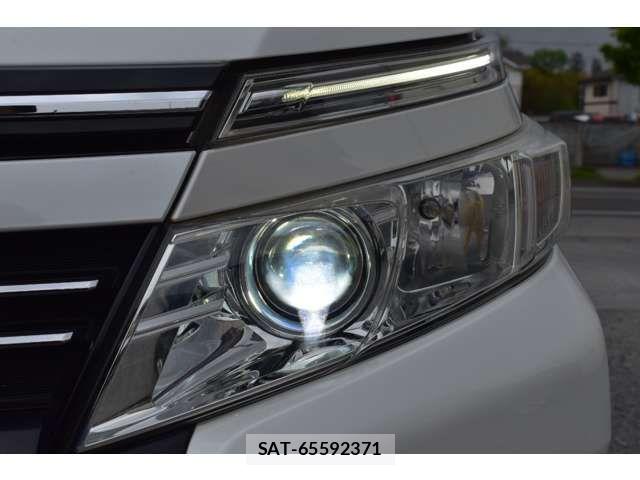 Toyota VOXY 2015-11 6915178-18