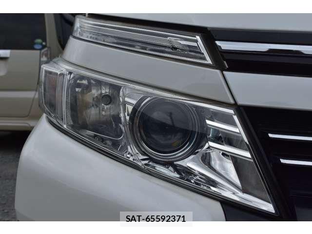 Toyota VOXY 2015-11 6915178-19