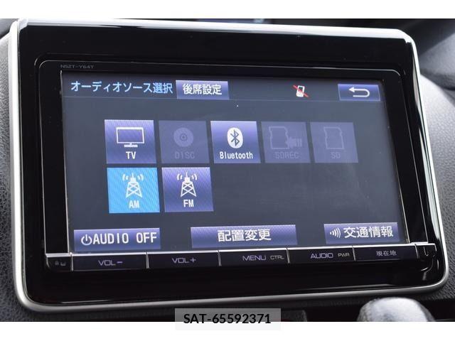Toyota VOXY 2015-11 6915178-4