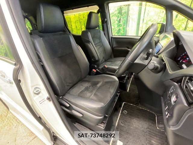 Toyota VOXY 2020-12 6915115-7