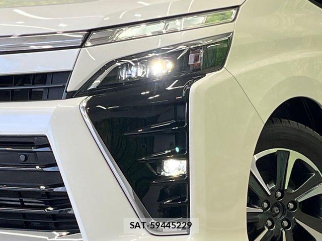 Toyota VOXY 2021-07 6915133-12