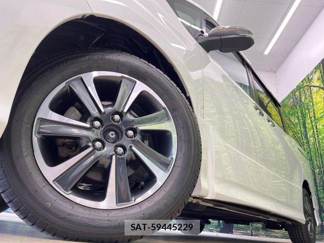 Toyota VOXY 2021-07 6915133-13