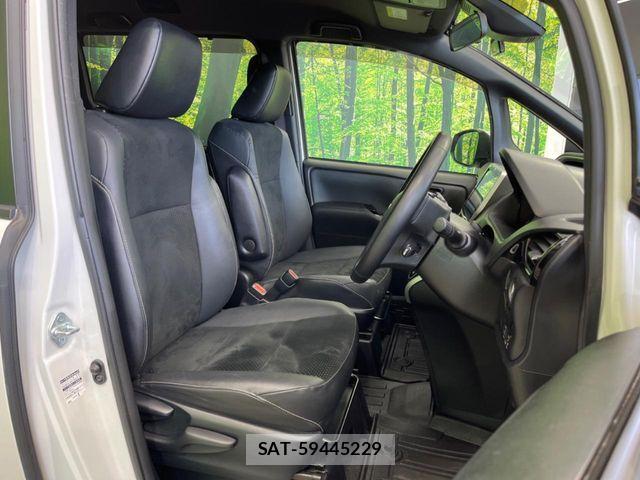 Toyota VOXY 2021-07 6915133-7