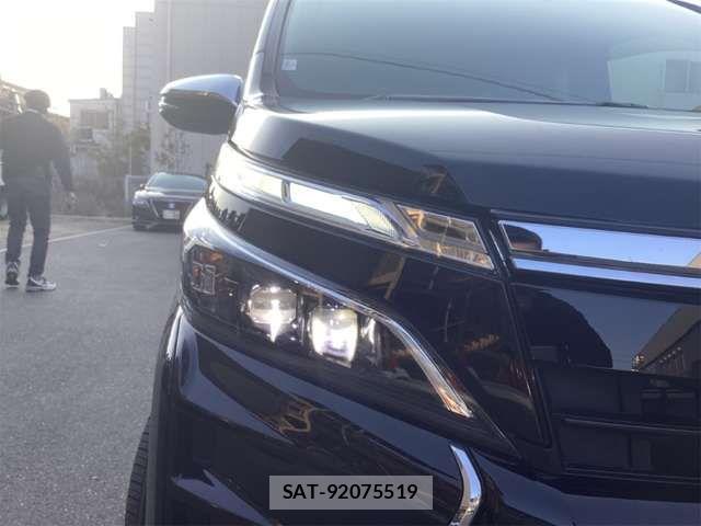 Toyota VOXY 2019-03 6915119-14