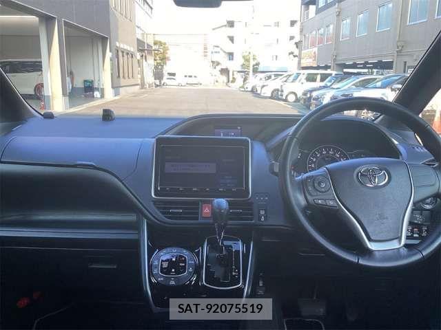 Toyota VOXY 2019-03 6915119-5