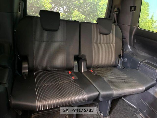 Toyota VOXY 2019-09 6915152-9