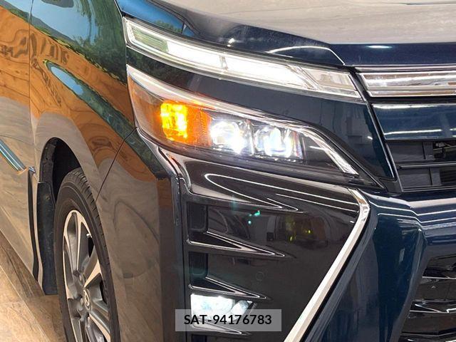 Toyota VOXY 2019-09 6915152-12