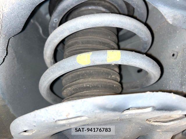 Toyota VOXY 2019-09 6915152-19