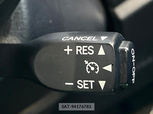 Toyota VOXY 2019-09 6915152-5