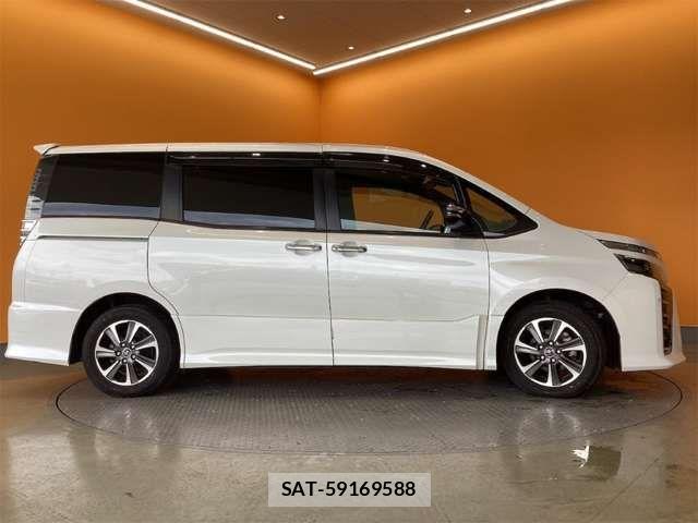 Toyota VOXY 2018-03 6915118-9