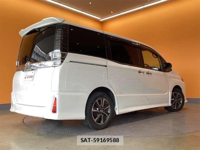 Toyota VOXY 2018-03 6915118-10
