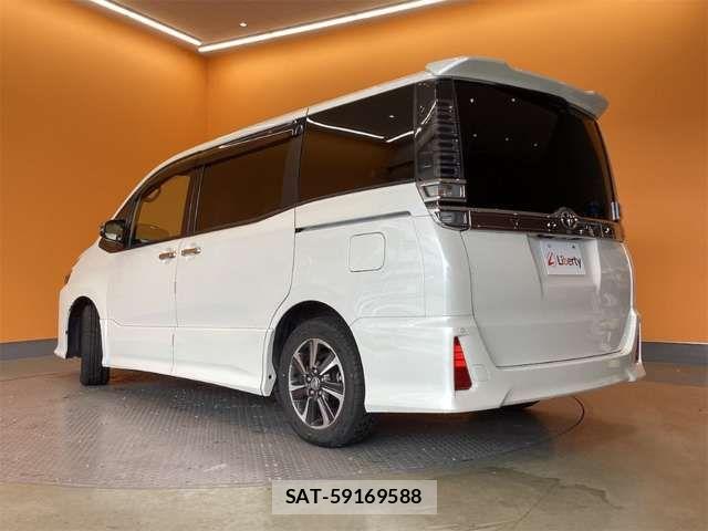 Toyota VOXY 2018-03 6915118-12