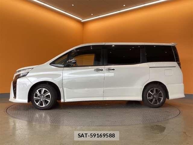 Toyota VOXY 2018-03 6915118-13