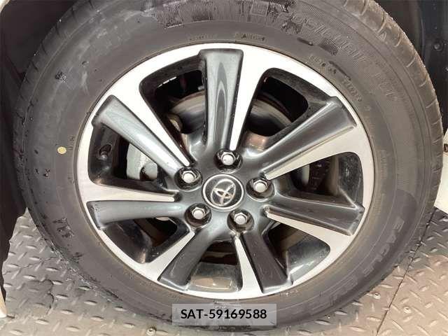 Toyota VOXY 2018-03 6915118-14