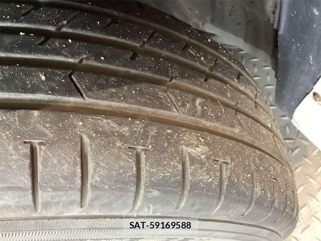 Toyota VOXY 2018-03 6915118-15