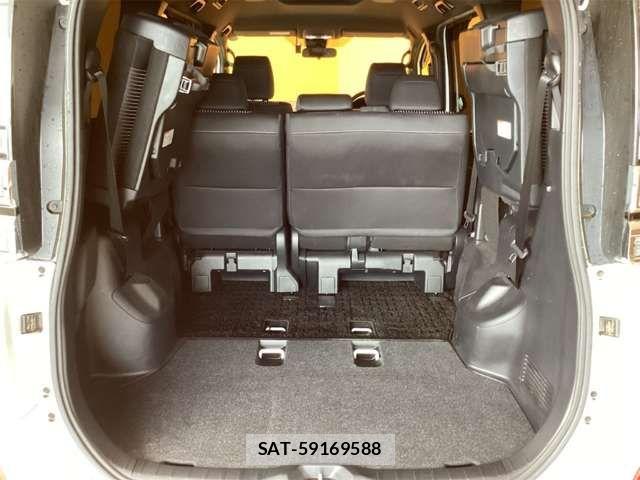 Toyota VOXY 2018-03 6915118-19