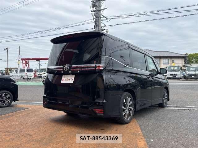 Toyota VOXY 2023-09 6915101-10