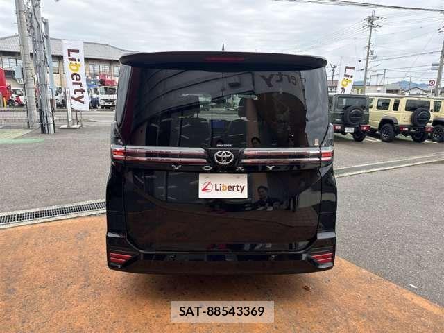 Toyota VOXY 2023-09 6915101-11