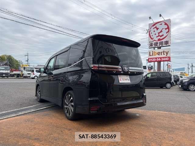 Toyota VOXY 2023-09 6915101-12