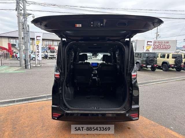 Toyota VOXY 2023-09 6915101-13
